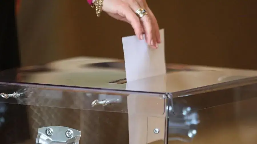 Czy Konfederacja popiera PiS? Zaskakujące wsparcie w wyborach