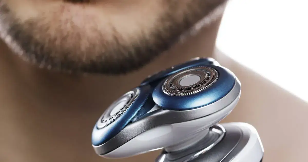 Golarka elektryczna czy jednorazowa - która lepiej zadba o Twoją skórę?