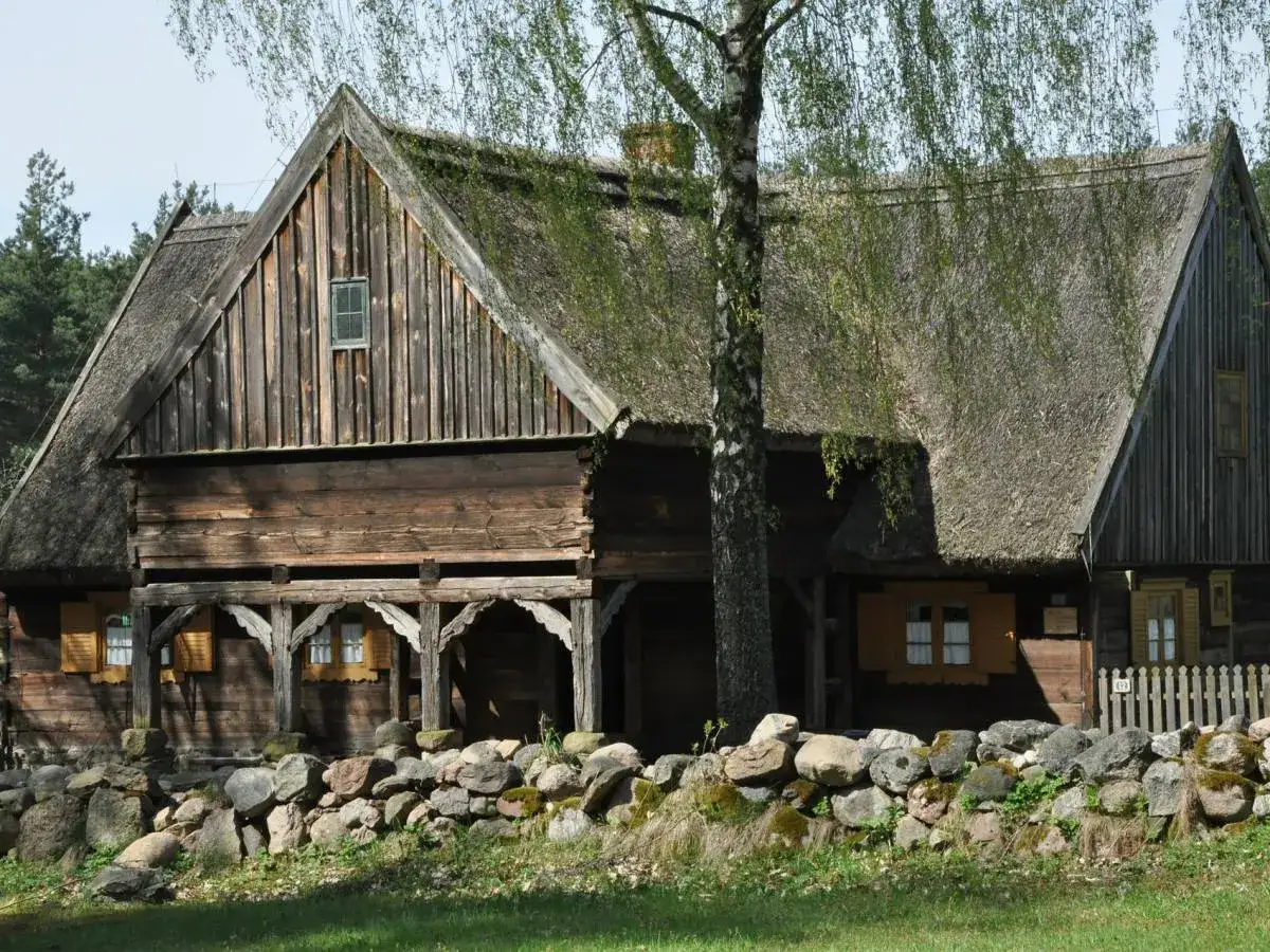 Skansen wsi w Polsce: odkryj tradycję i kulturę ludową