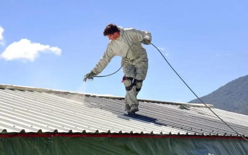 Malowanie blachy ocynkowanej: Poradnik krok po kroku