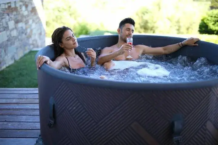 Jak wybrać idealne dmuchane jacuzzi MSpa do relaksu w domu?