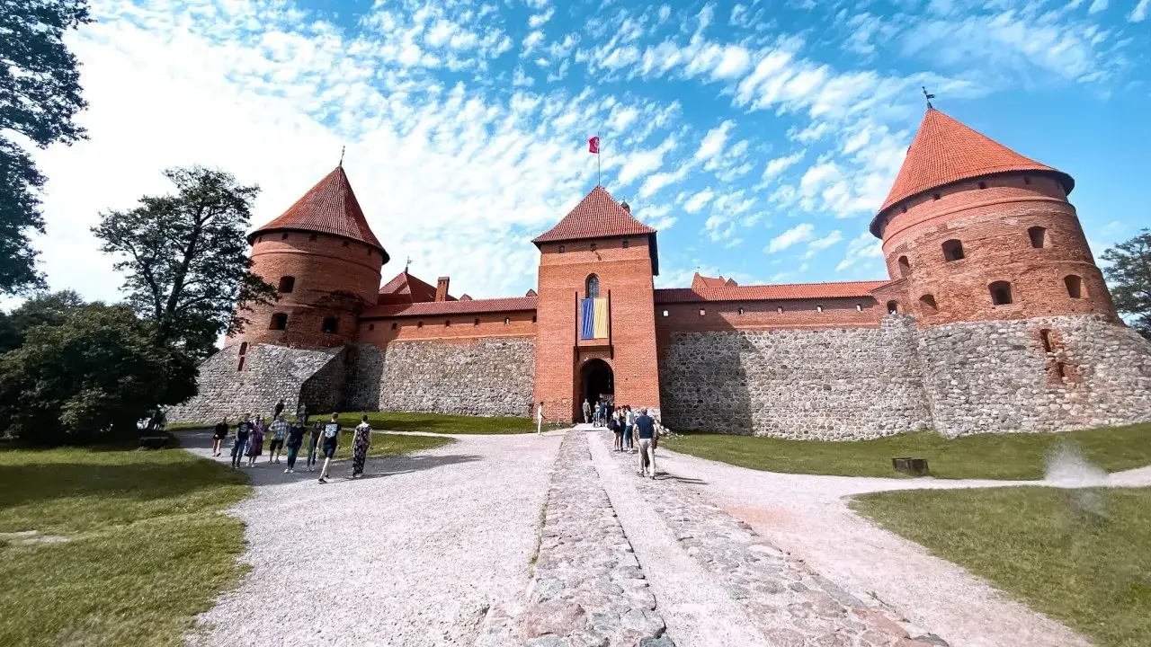 Zamek w Trokach: Niezwykła historia i fascynujące atrakcje na Litwie