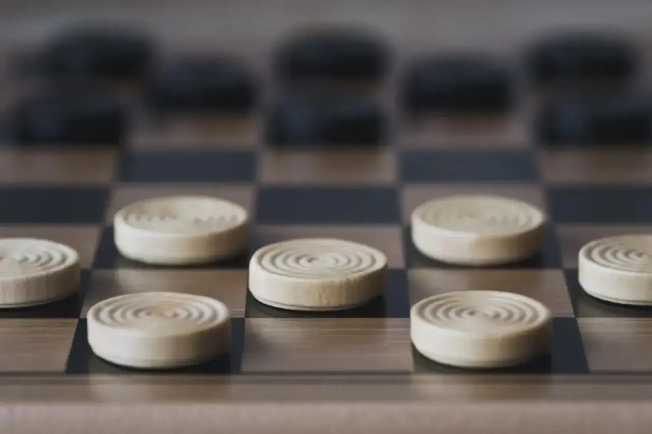 Jak wygrywać w warcaby: sprawdzone strategie, które przynoszą sukces