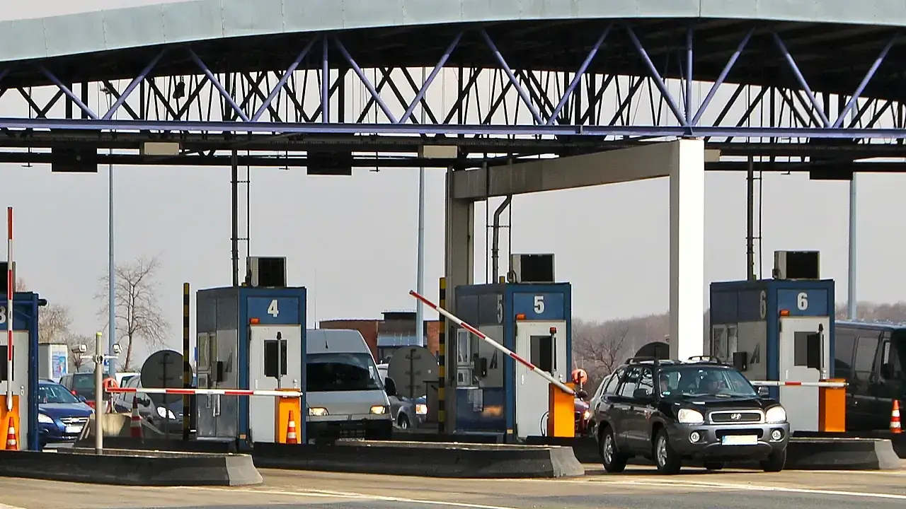 Ile kosztuje autostrada do Krakowa? Sprawdź opłaty i oszczędź na przejeździe!