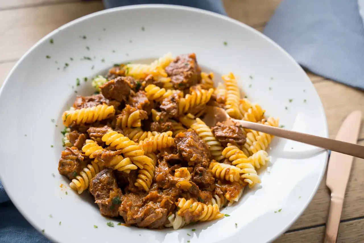 Gulasch würzen: Meine Profi-Tipps für authentischen Geschmack