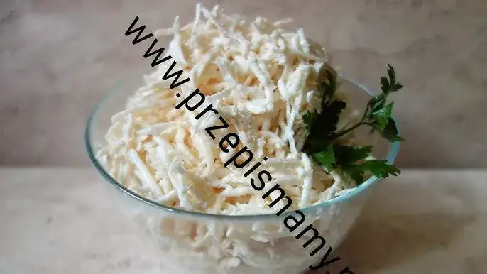 Sekrety idealnej surówki z selera: przepis, triki, by nie ciemniała.