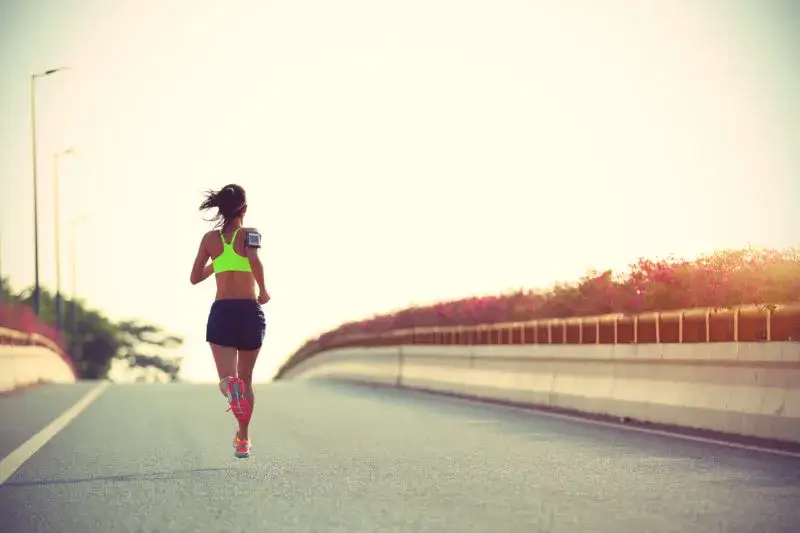 Czy codzienne bieganie jest zdrowe? Odkryj ryzyka i korzyści