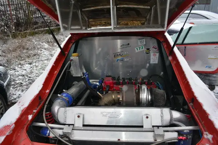 Co daje zakucie silnika? Zwiększ moc i trwałość swojego auta