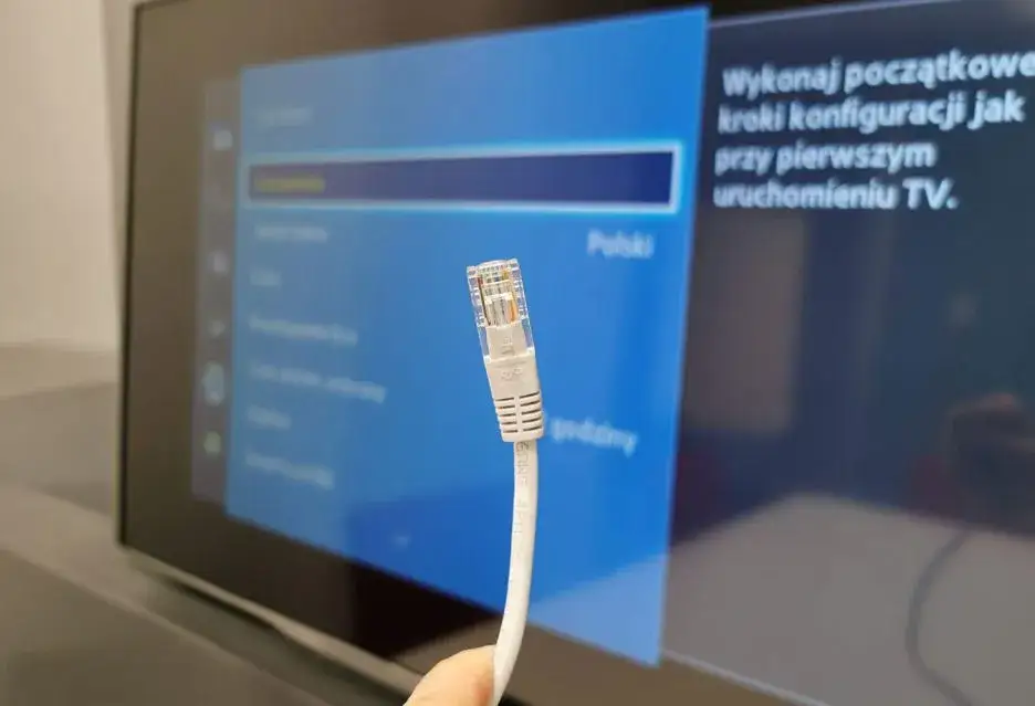 Jak podłączyć internet do telewizora bez Wi-Fi? Proste metody i porady