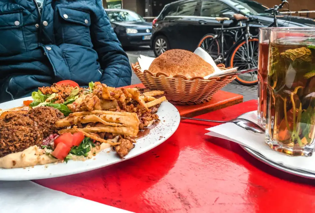 Berlin gdzie zjeść: odkryj najlepsze miejsca na pyszne jedzenie
