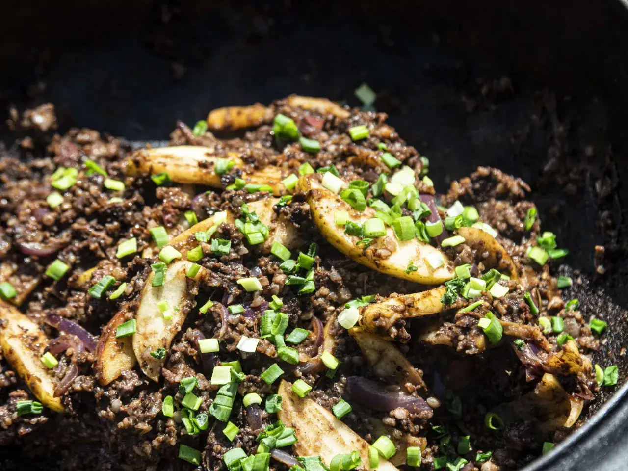 Jak długo grillować kaszankę, aby uniknąć pęknięcia osłonki?