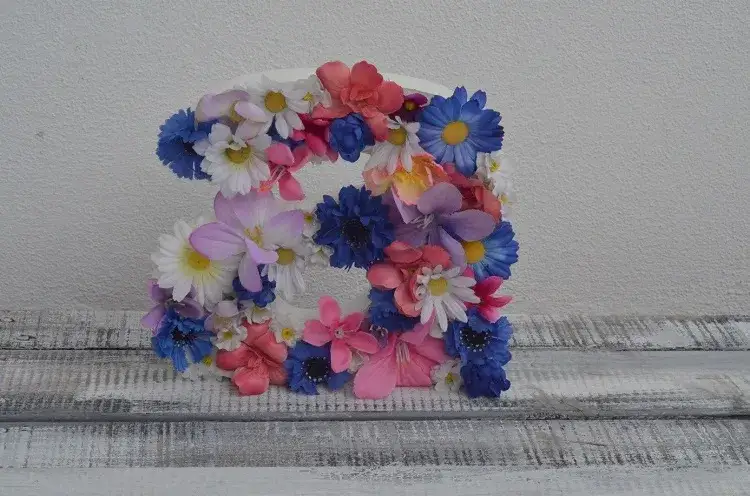 Jak stworzyć piękne litery z kwiatów DIY na wyjątkowe okazje