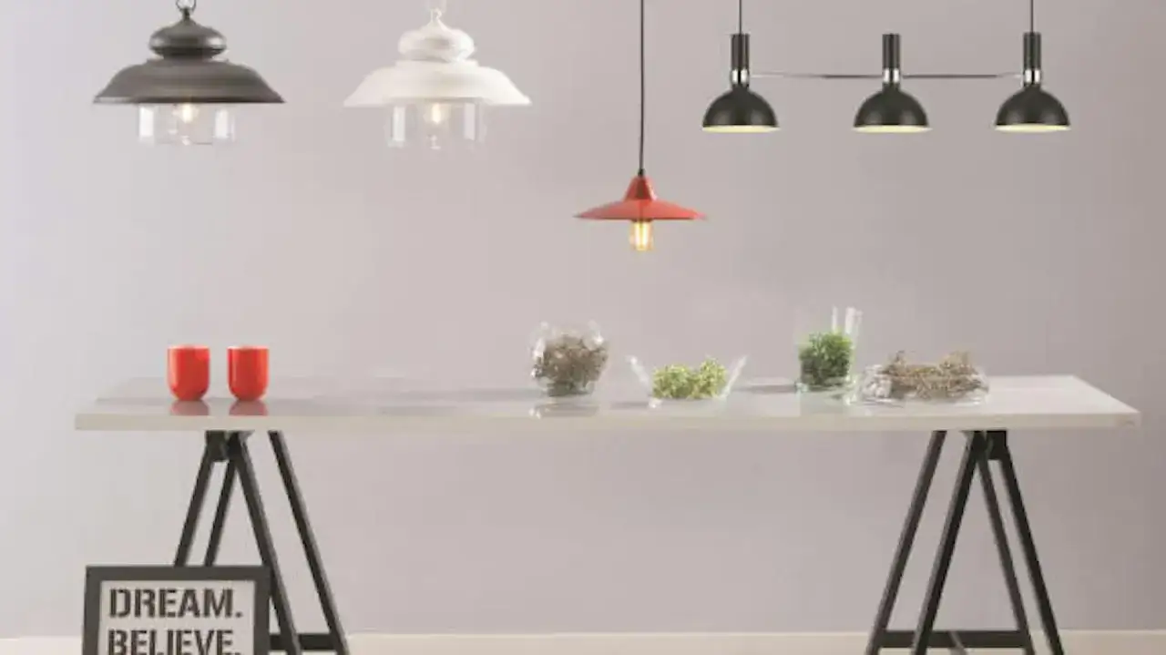 Jaka lampa do salonu? Kluczowe porady i inspiracje do aranżacji