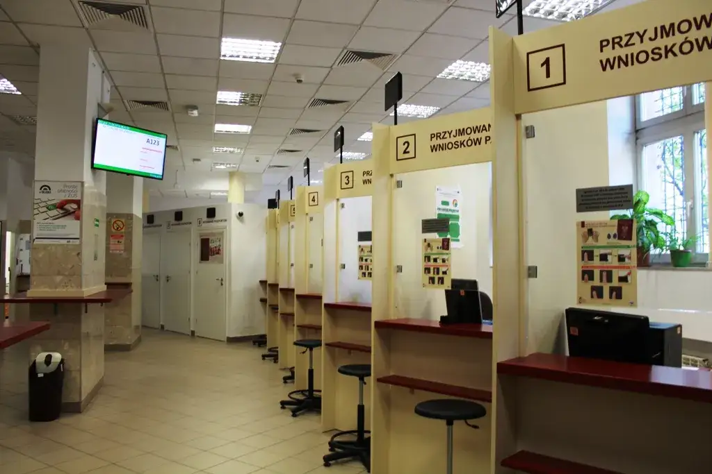 Gdzie złożyć wniosek o paszport w Krakowie - uniknij kolejek i stresu