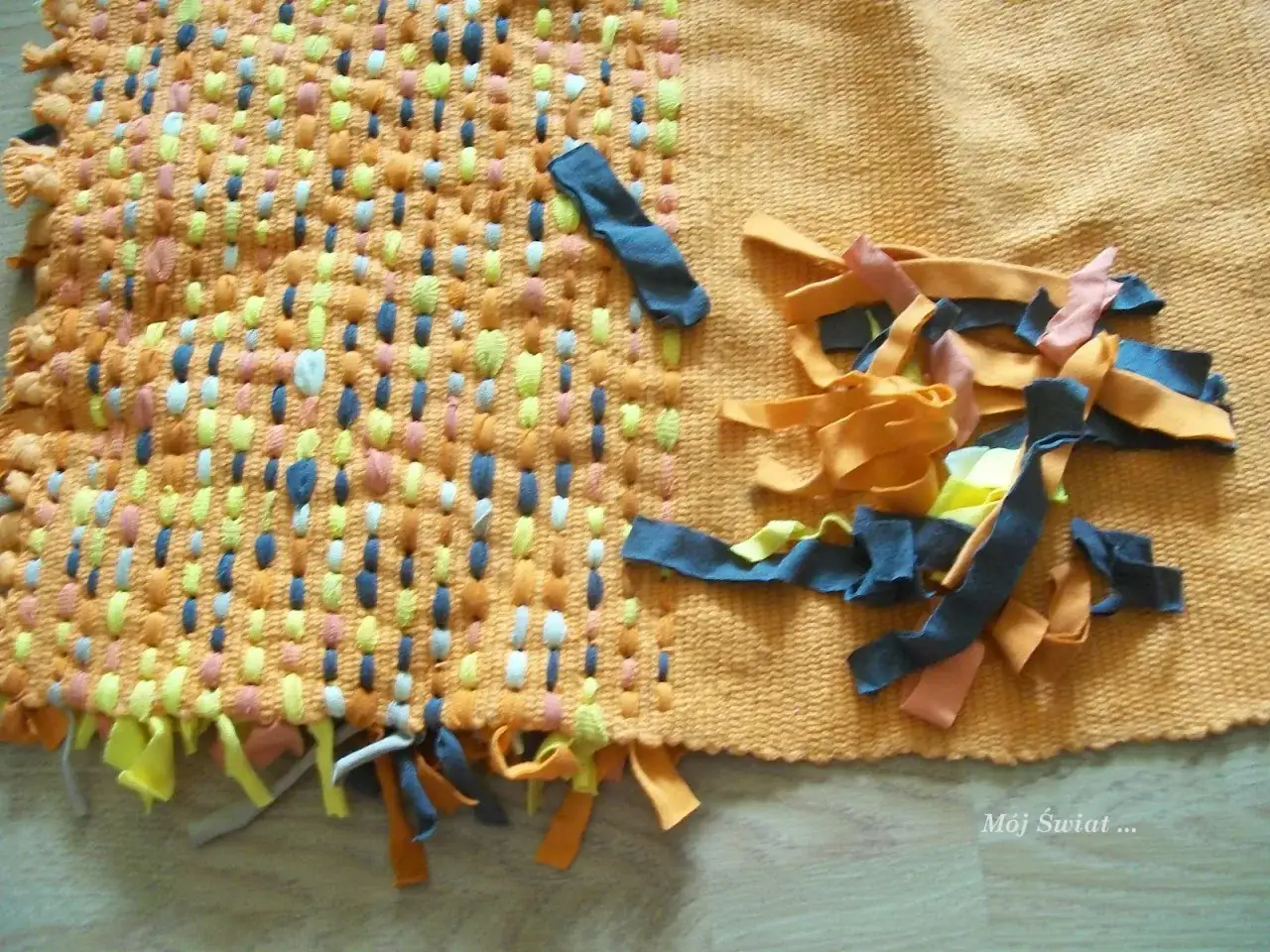 Dywanik ze starych koszulek: DIY krok po kroku 4 proste metody