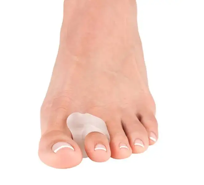 Produkty na haluksy z apteki: Co wybrać na ból i korekcję?