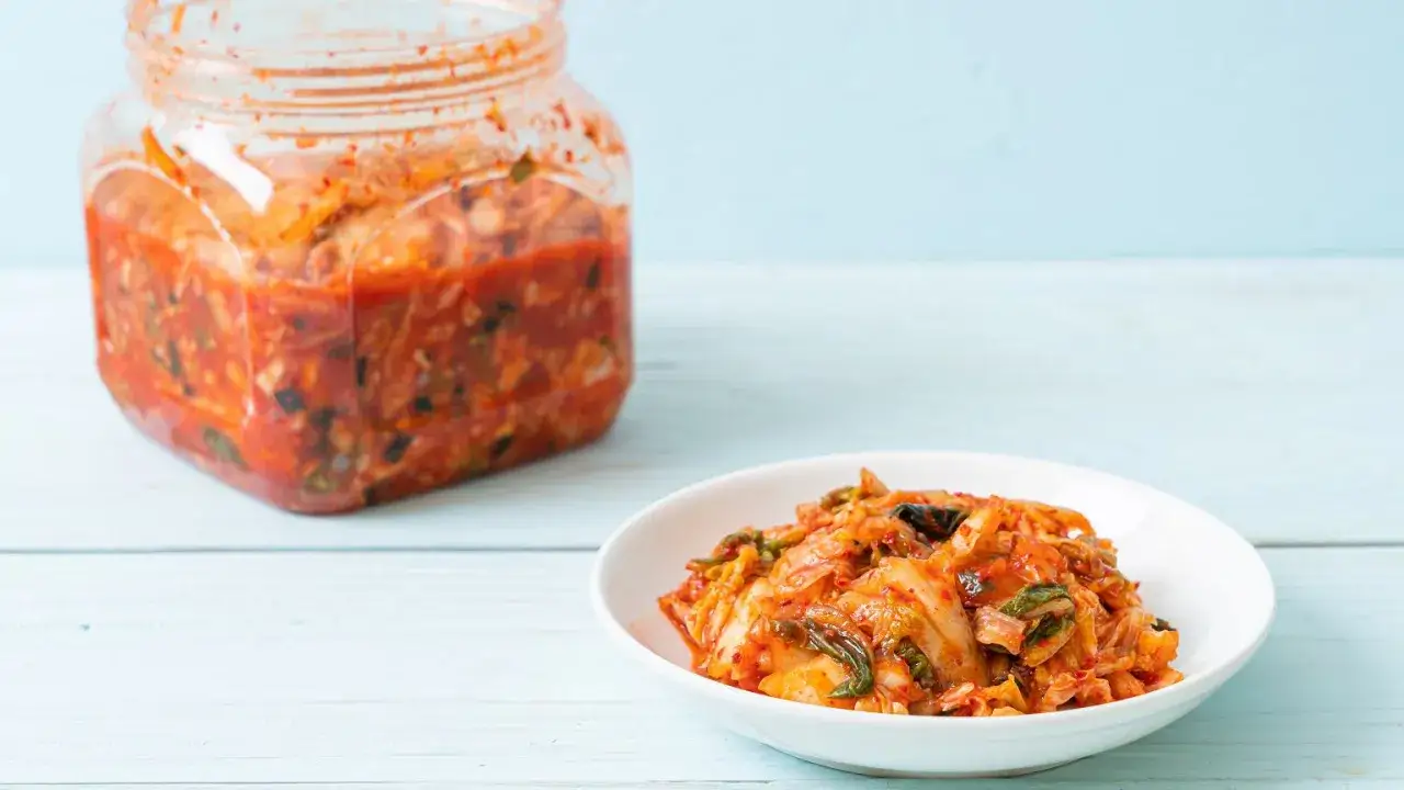 Kimchi: Zdrowe jelita, odporność i... na co uważać?