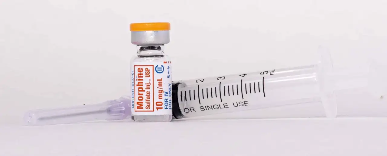 Czy morfina przyspiesza śmierć? Prawda o leczeniu bólu w hospicjum