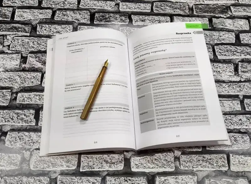 Jak wygląda rozprawka? Kluczowe elementy i praktyczne wskazówki
