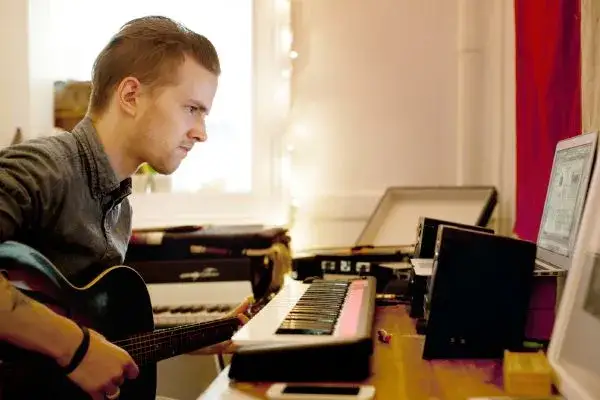Co można robić po studiach muzycznych? Odkryj ciekawe kariery