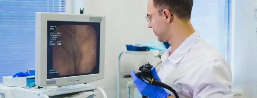 Alkohol przed kolonoskopią? Kiedy można pić i dlaczego warto poczekać