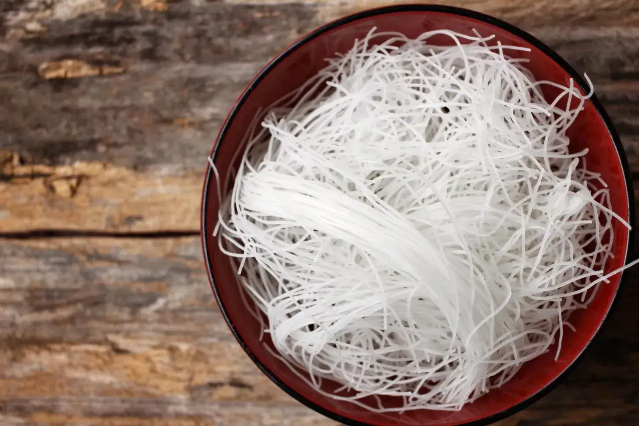 Czy makaron ryżowy jest dietetyczny? Poznaj jego zdrowotne właściwości