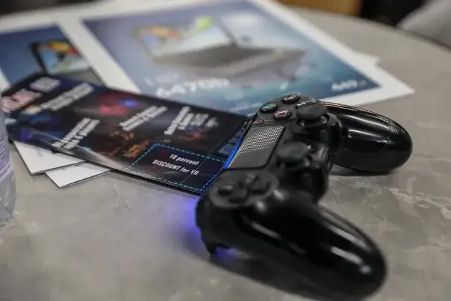 Jak udostępnić PS Plus na inne konta PS5 i cieszyć się grami razem