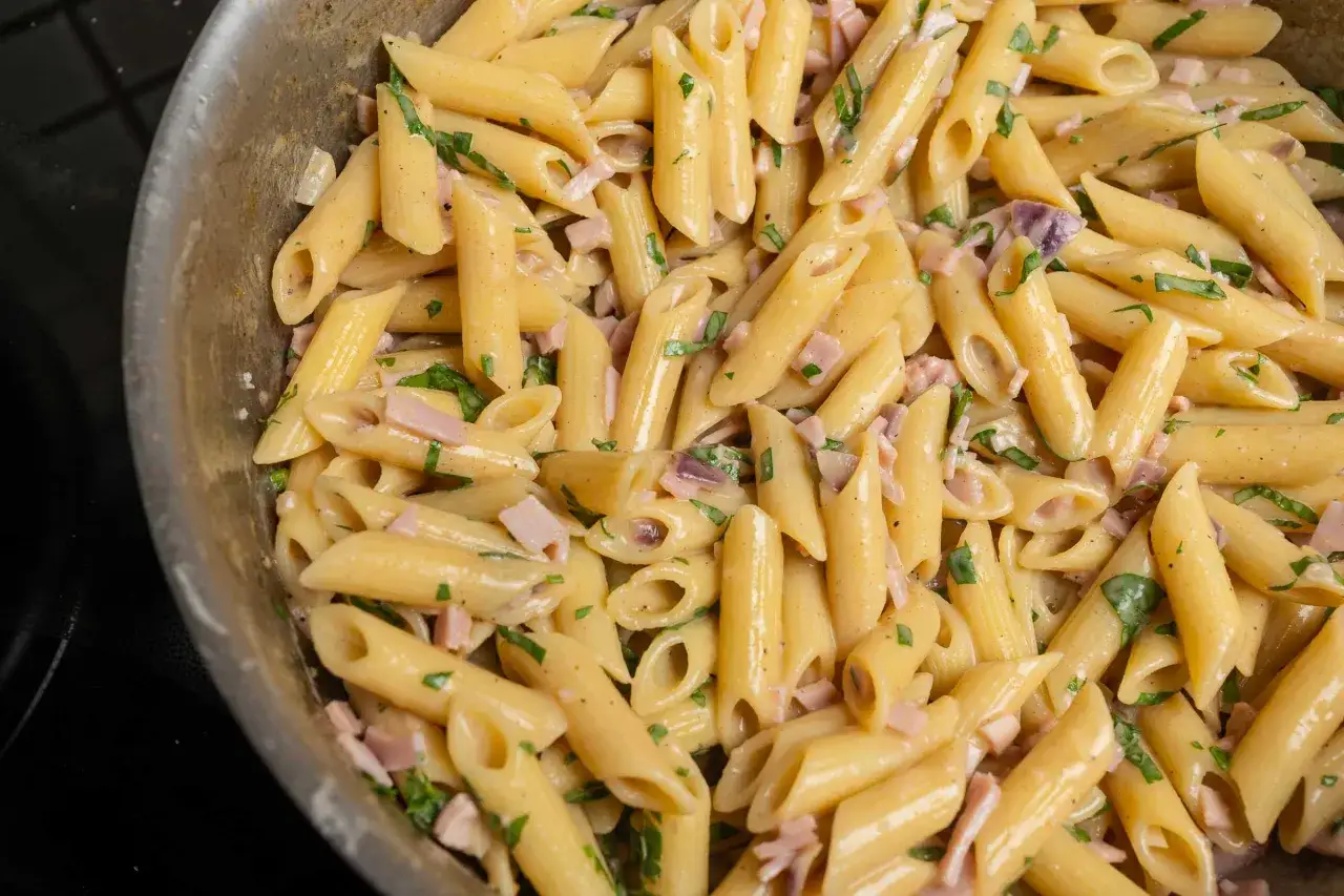 Nudeln mit Pesto: In 15 Min. perfekt cremig garantiert!