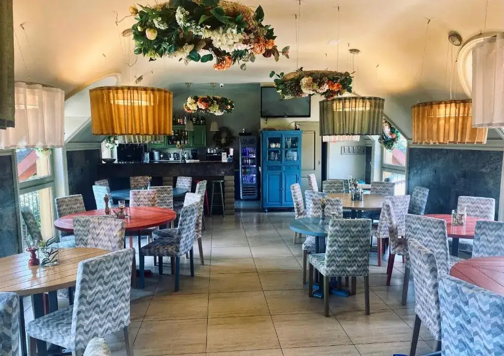 Gdzie zjeść w Zieleńcu? Odkryj najlepsze miejsca na posiłek