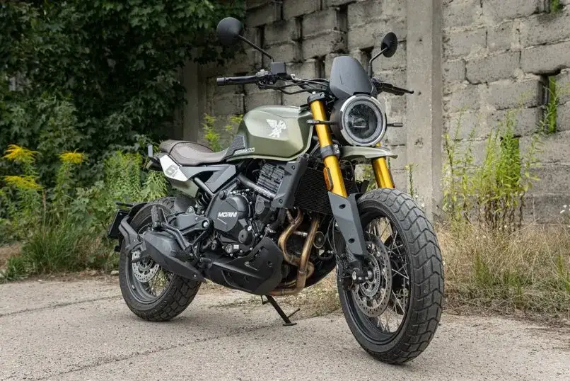 Motorower a pojazd silnikowy: Co mówi prawo? Pełne wyjaśnienie