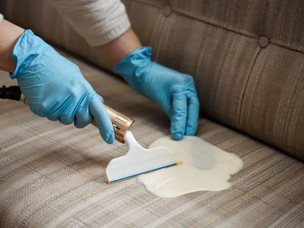 Jak usunąć slime z kanapy? Skuteczne metody, które działają