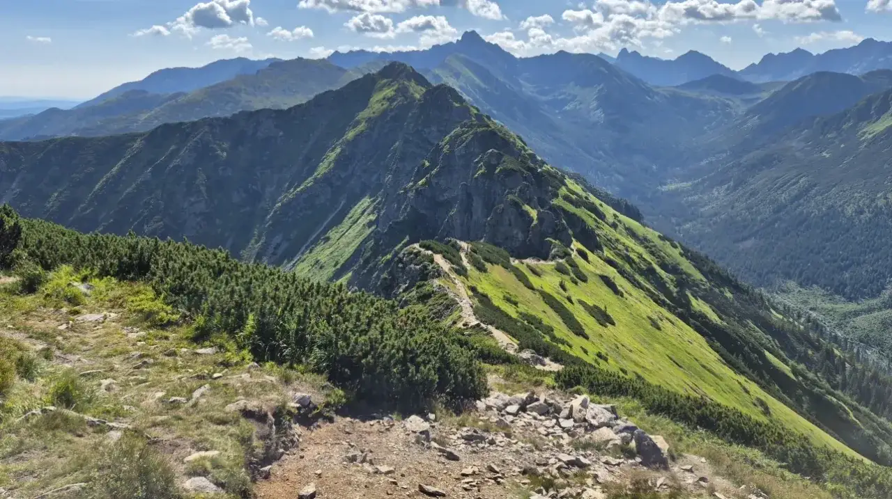 Aktualna prognoza pogody dla Doliny Chochołowskiej: warunki na szlaku