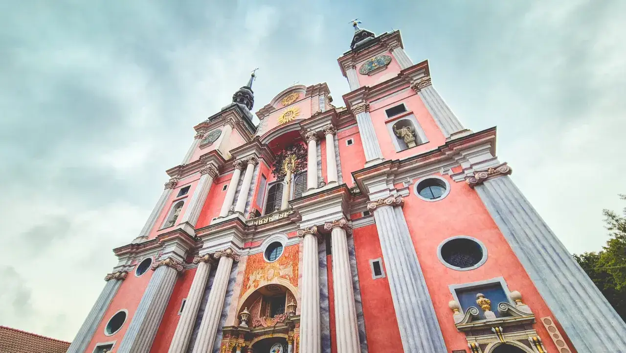 Święta Lipka: barokowa perła Mazur. Co musisz zobaczyć?