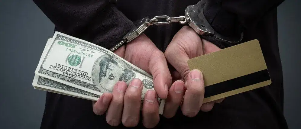 Czym się różni przestępstwo od wykroczenia? Kluczowe różnice i konsekwencje