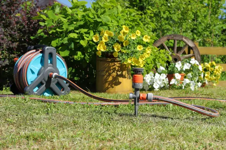 Skuteczne sposoby jak zwiększyć ciśnienie wody w ogrodzie: 5 rozwiązań
