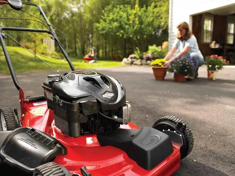 Jak wybrać najlepszy silnik do kosiarki? Porównanie typów i praktyczne porady