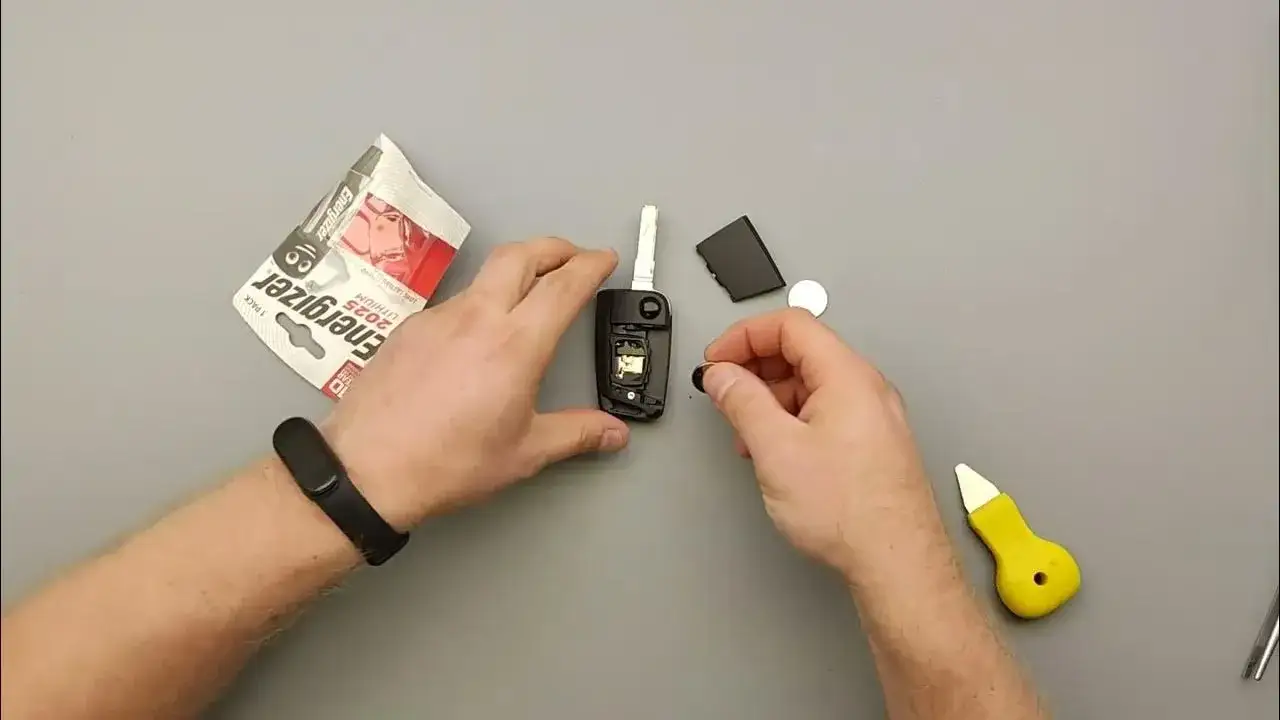 Jak samodzielnie wymienić baterię w kluczyku VW – prosty poradnik krok po kroku