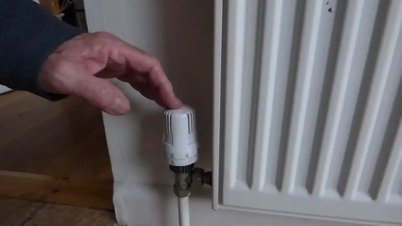 W którą stronę odkręca się grzejnik? Prosty sposób na uniknięcie błędów i regulację temperatury