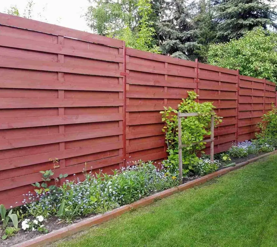 Zasłonić płot od sąsiada: skuteczne sposoby na prywatność w ogrodzie