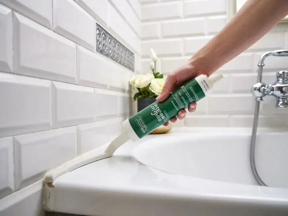 Akryl czy silikon? Kluczowe różnice, które musisz znać przed wyborem