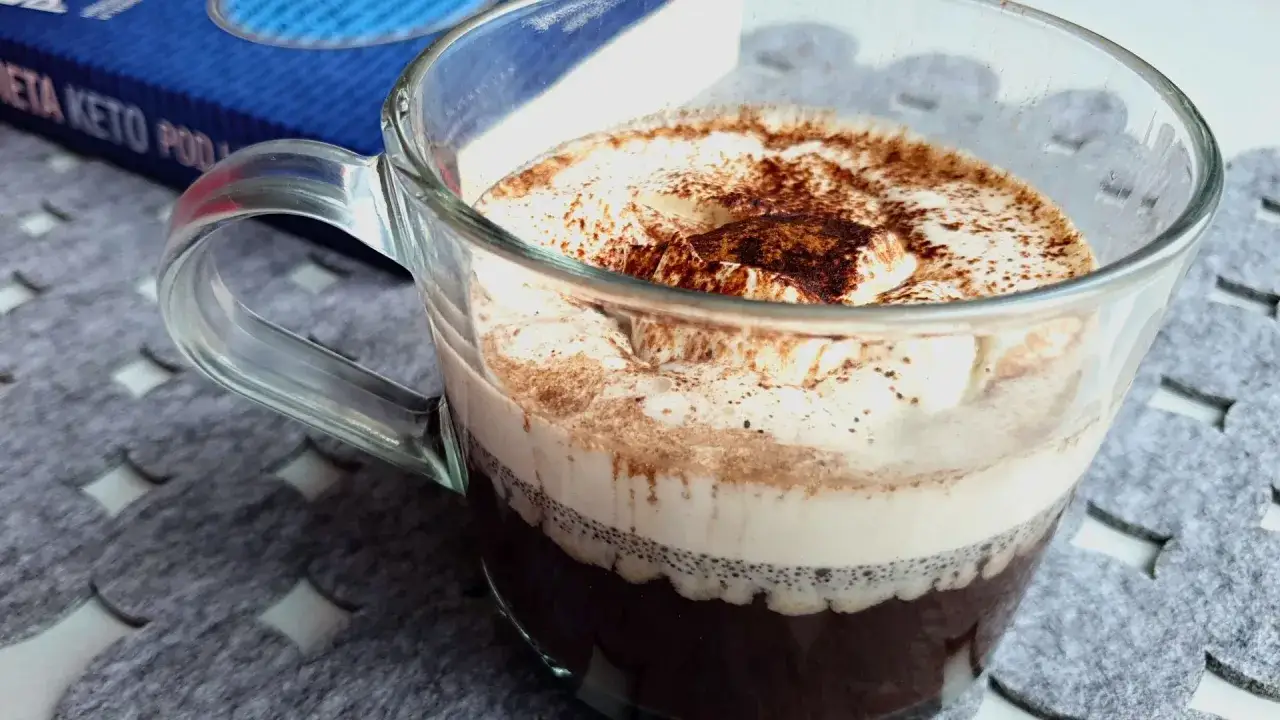 Kakao na keto: 1g węglowodanów netto? Odkryj sekrety!