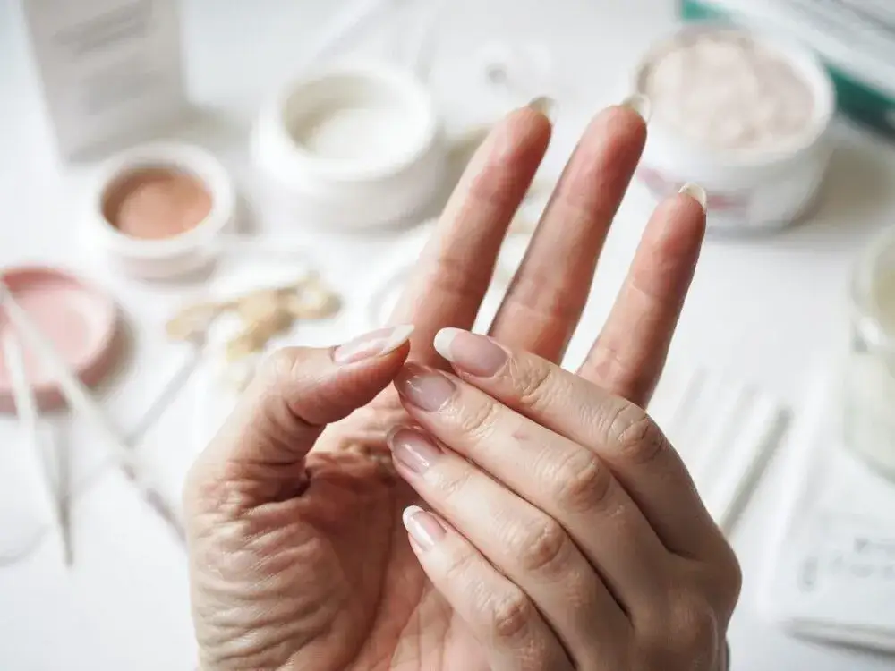 Jak zapuszczać paznokcie? Poradnik eksperta: dieta i pielęgnacja