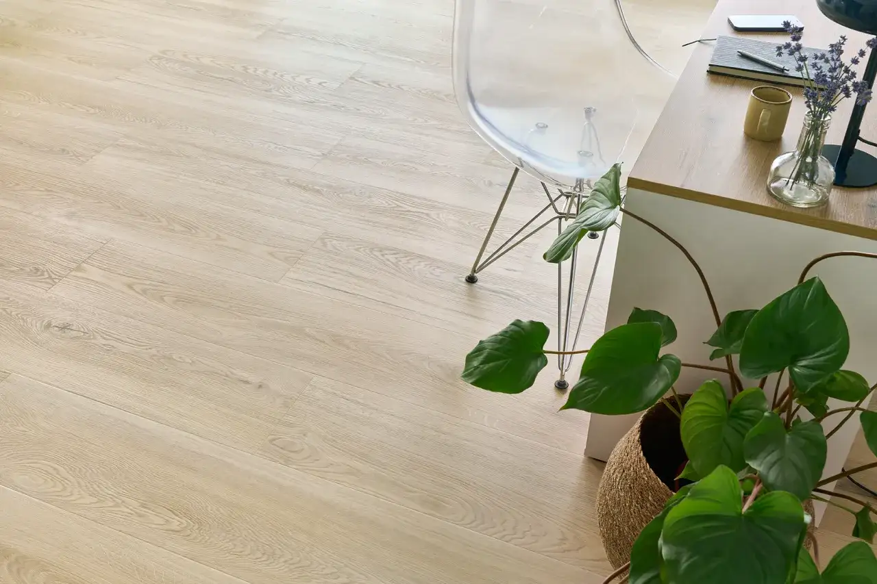 Jak położyć panele winylowe na kafelki bez problemów i błędów