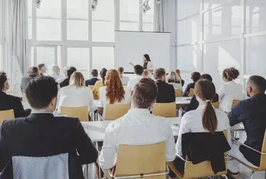 Czym zajmuje się kuratorium oświaty i jak wpływa na edukację?