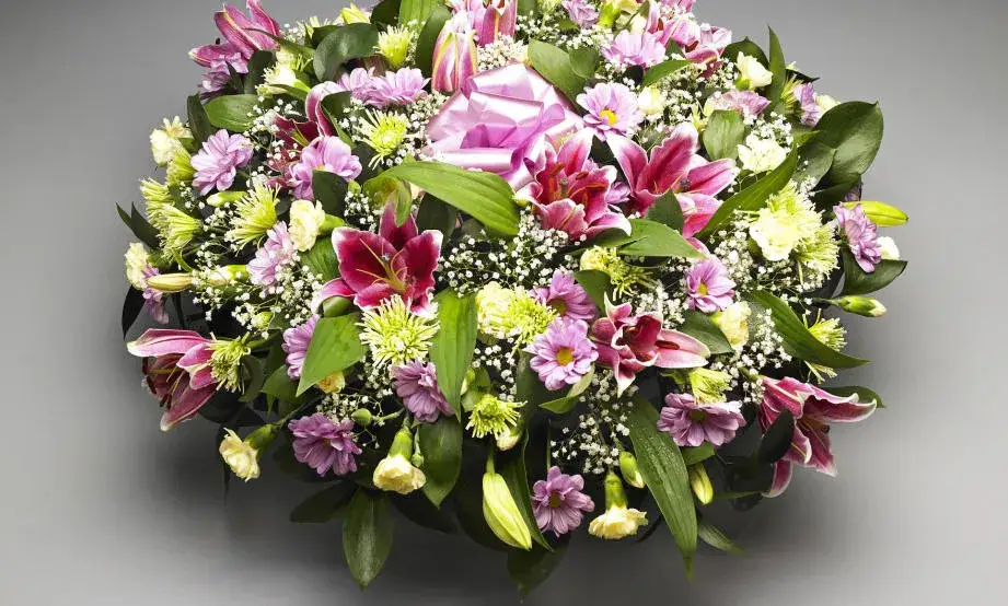 Jakie kwiaty dla starszej osoby wybrać na prezent lub pogrzeb