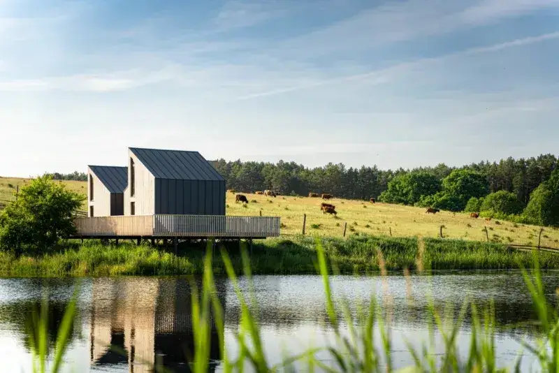 Domki nad jeziorem Zachodniopomorskie: Twój idealny urlop bez tłumów