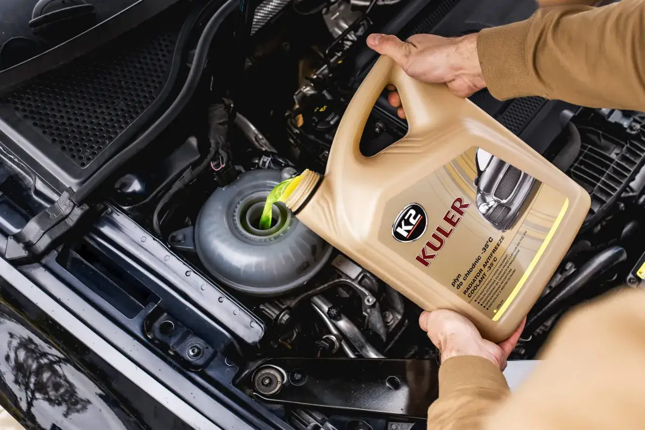 Chłodnica w samochodzie gdzie jest – znajdź ją łatwo i szybko