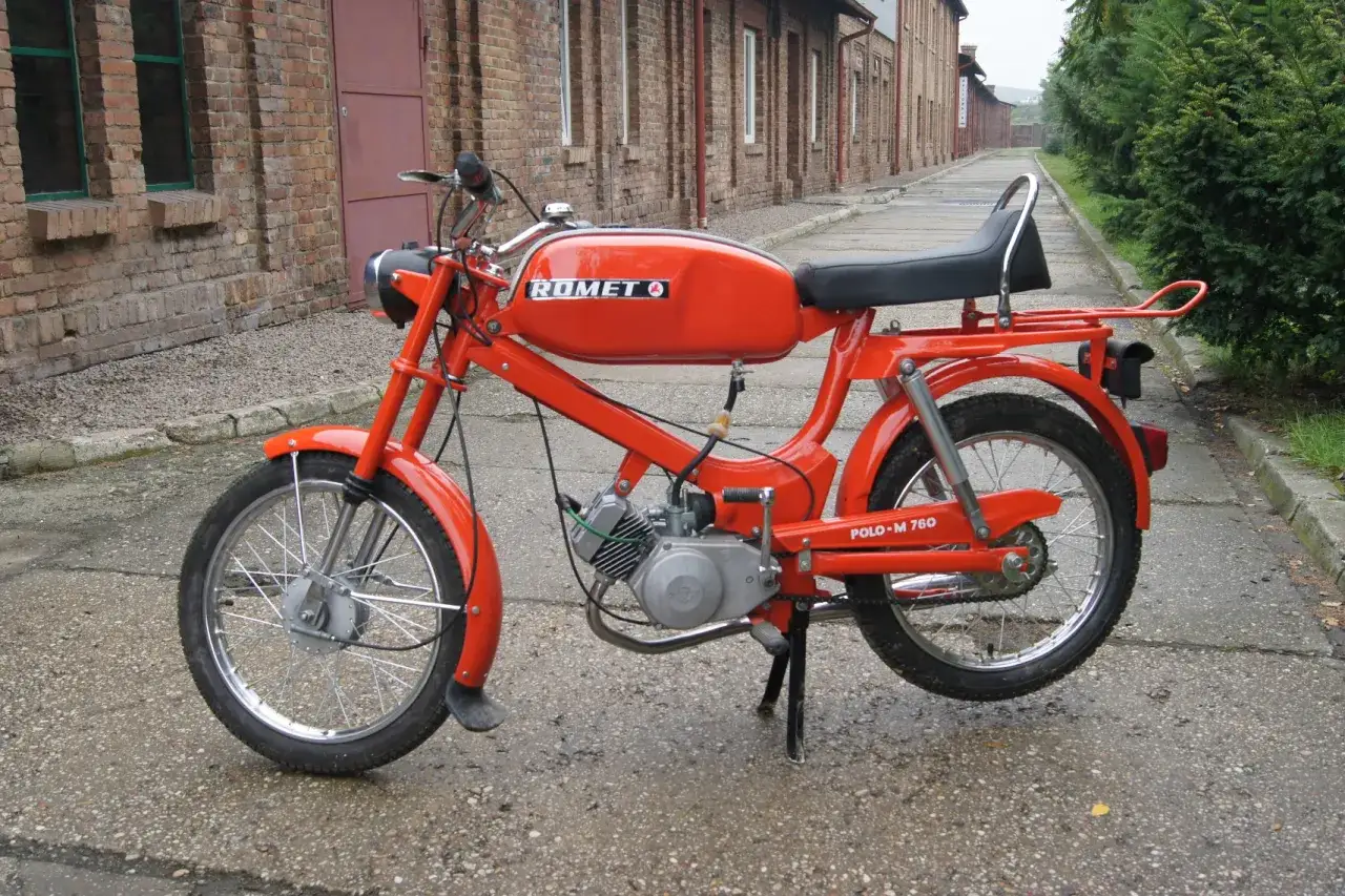 Co to jest motorower? Poznaj jego cechy, zastosowanie i prawo