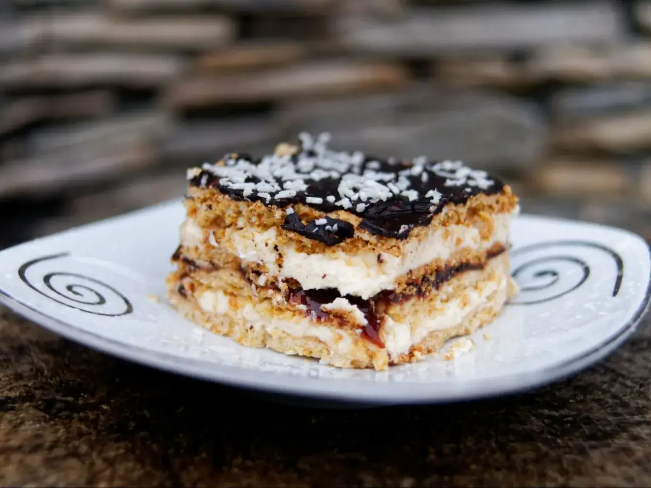 Przepis na ciasto przekładaniec, które zachwyci Twoich gości i smakoszy