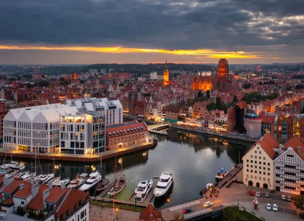 Październik: Gdzie polecieć po słońce, zwiedzanie lub city break?